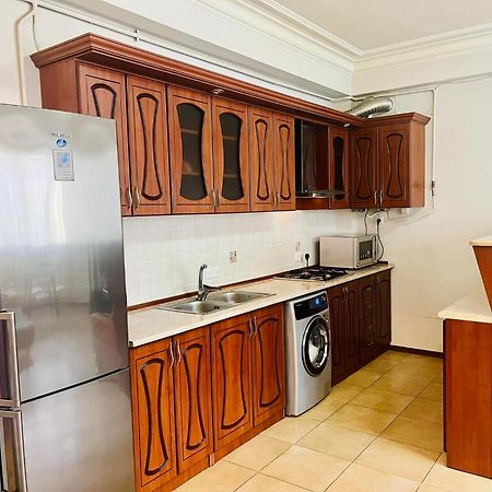 Republic Square Apartment Yerevan Exterior photo