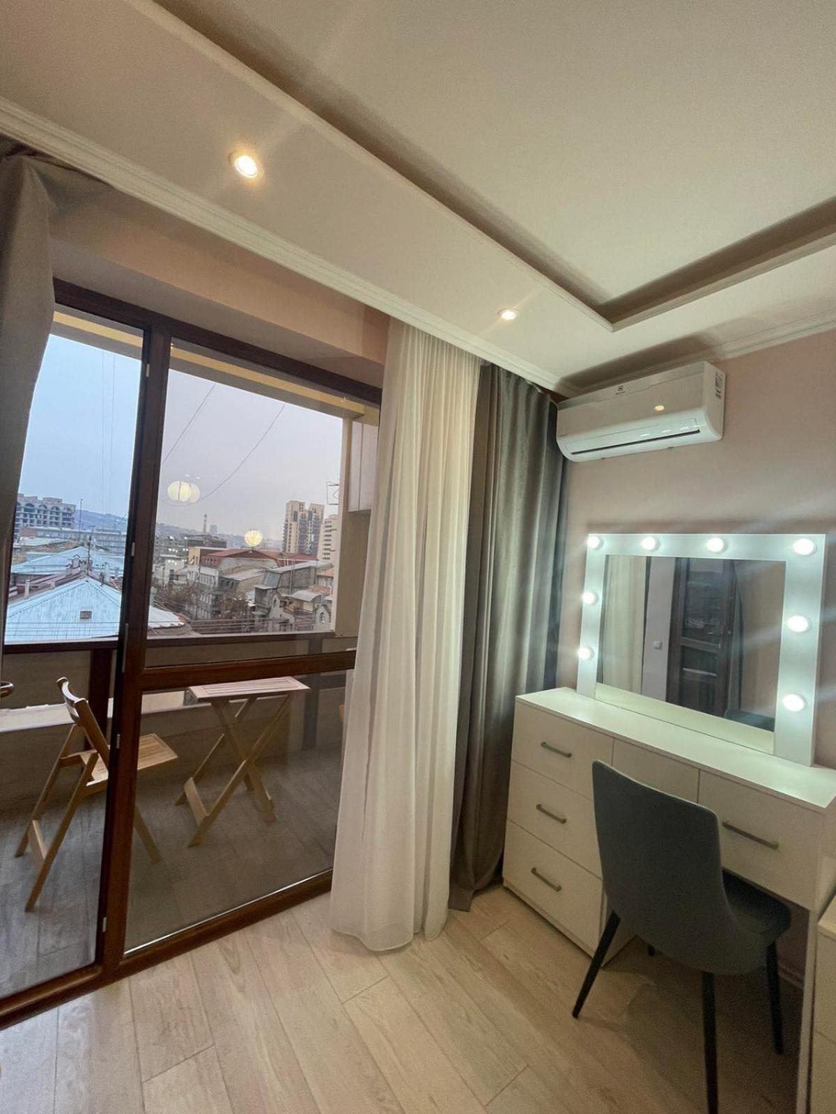 Republic Square Apartment Yerevan Exterior photo