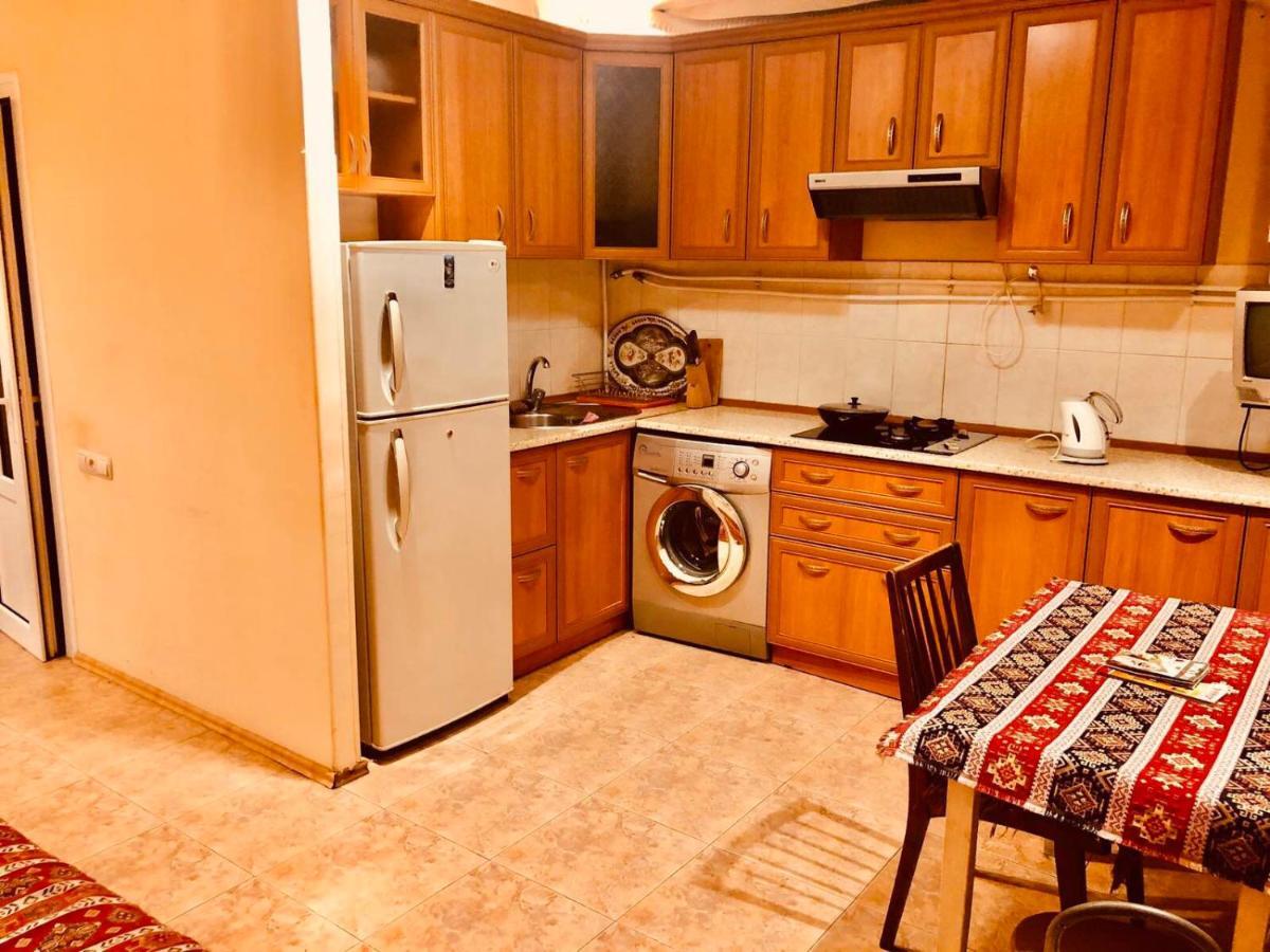Republic Square Apartment Yerevan Exterior photo