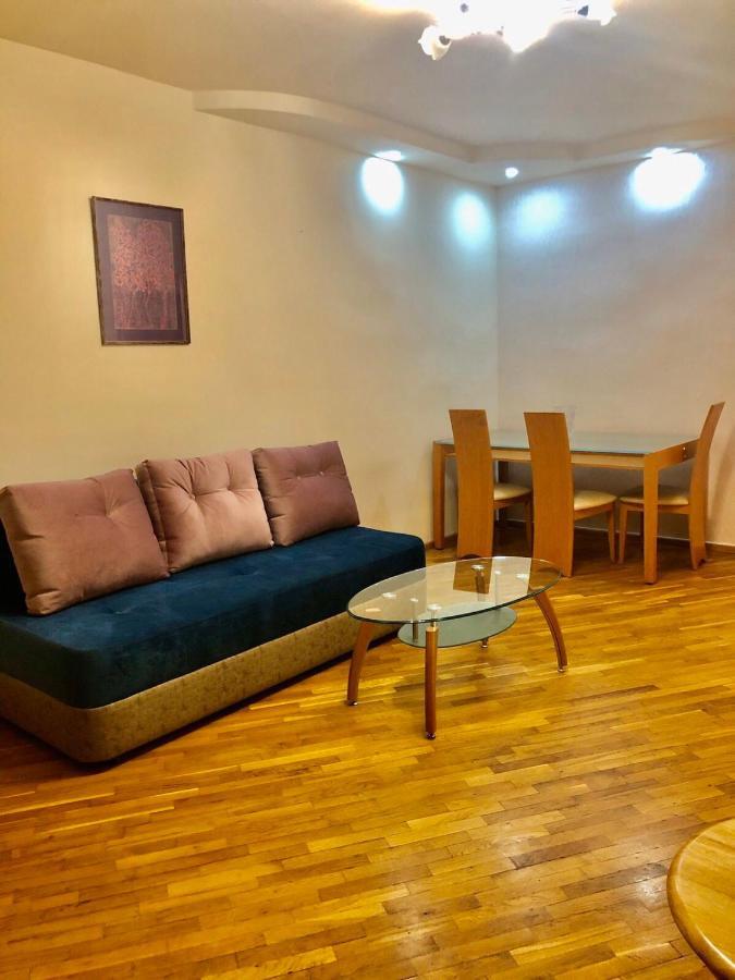 Republic Square Apartment Yerevan Exterior photo