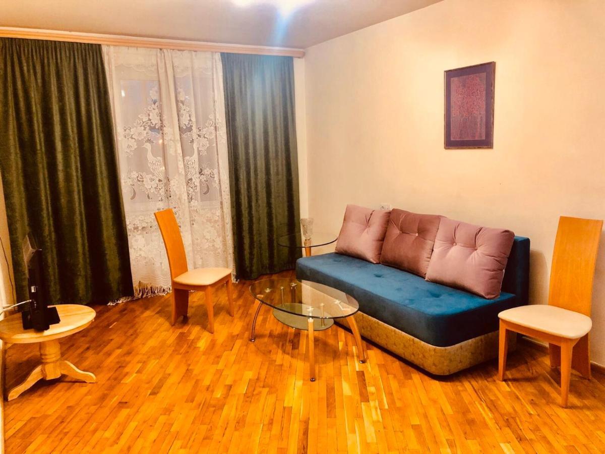 Republic Square Apartment Yerevan Exterior photo