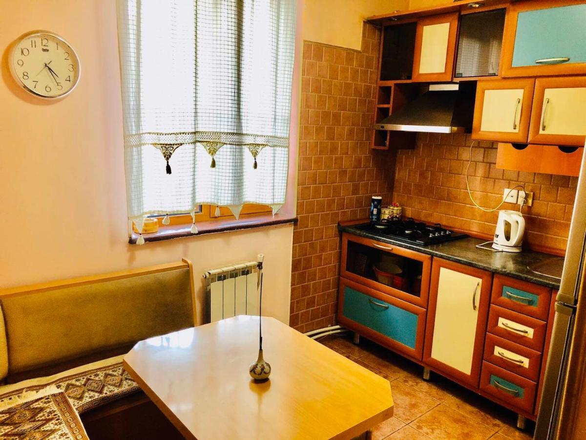 Republic Square Apartment Yerevan Exterior photo